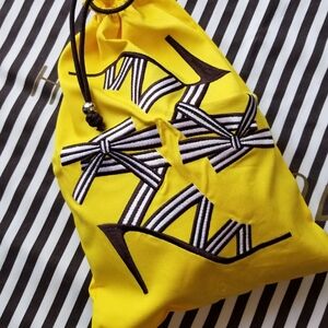 ❗Henri Bendel Embroidered Brown White Striped Yellow Heels Dustbag❗